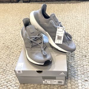 New w/tags Adidas Ultraboost 22 Grey Running Shoes Men’s size 11